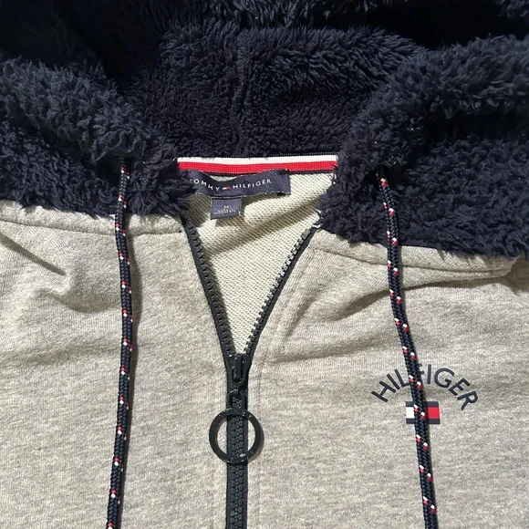 Tommy Hilfiger Gray Sweatshirt with Navy Details - Picture 3 of 6